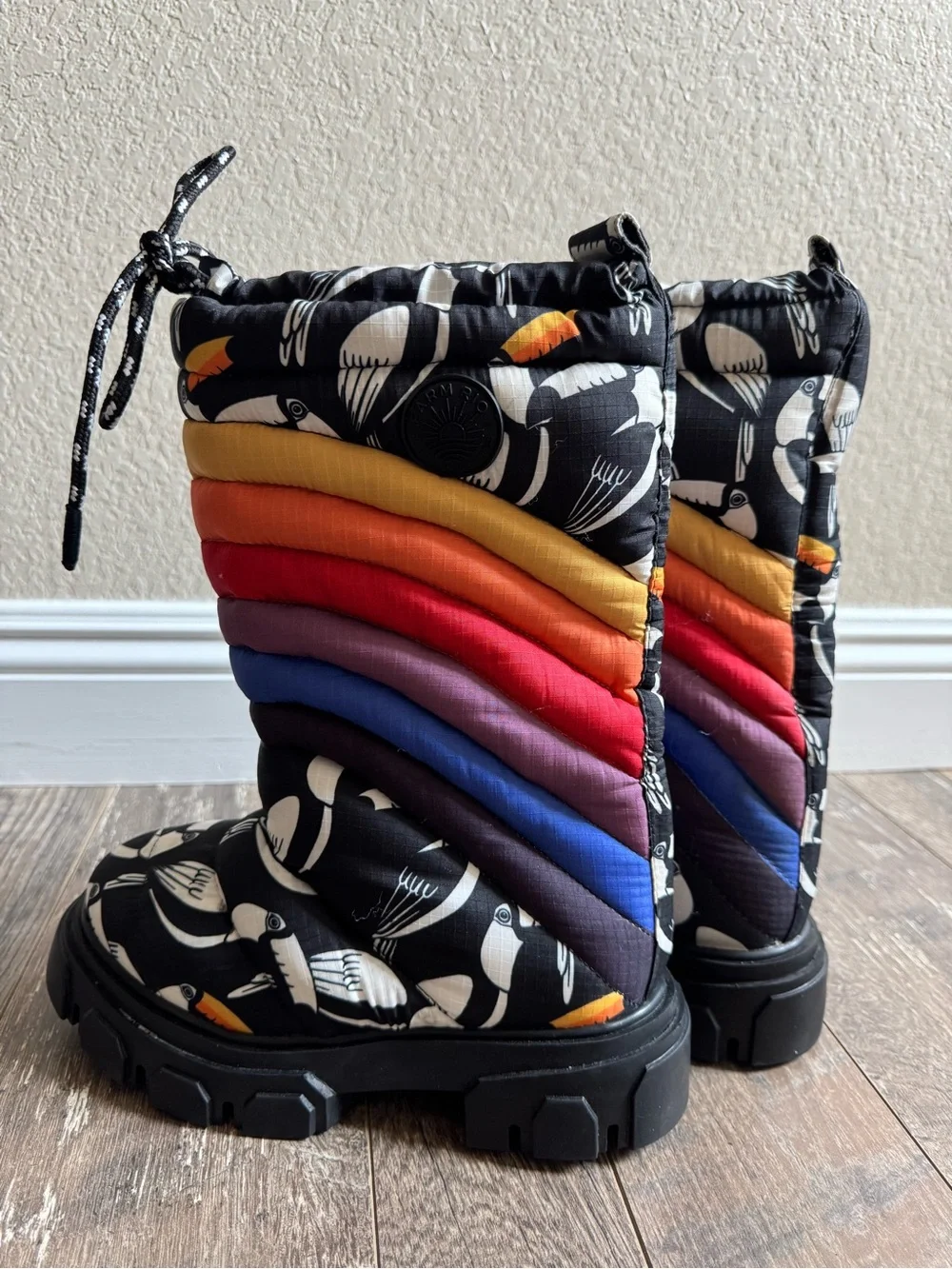 FARM Rio Graphic Toucans Puffy Tall Winter Boots Women 7 Rainbow Quilted NWOT